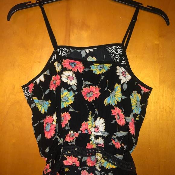 Multi-color Halter Top✨ - Picture 2 of 2